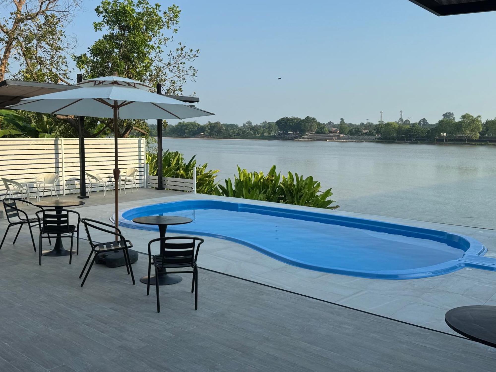 Home By The Bridge Hotel Kamphengphet Kültér fotó